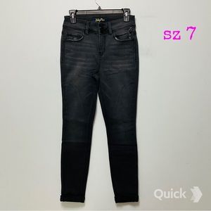 sz 7 - New Indigo Rein Cuffed Skinny Jeans
